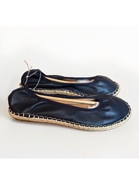 Amazon Essentials | Shoes | Amazon Essentials Ladies Size 85w Navy Canvas Cushion Round Toe Slipons Flats